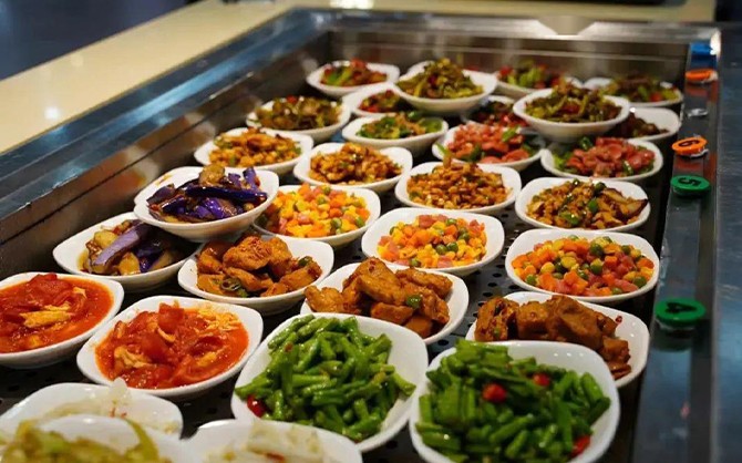 龍巖食堂承包案例用餐現(xiàn)場菜品圖片